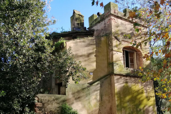 la casa con torretta nell'area ex ilva di Follonica